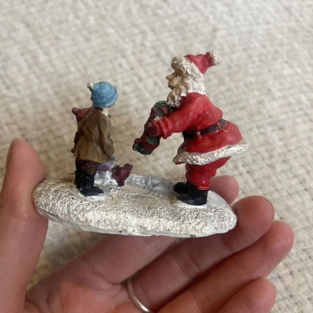 Lemax Santa Wreath‎ Children Santa Claus Christmas Snow Village Figurine